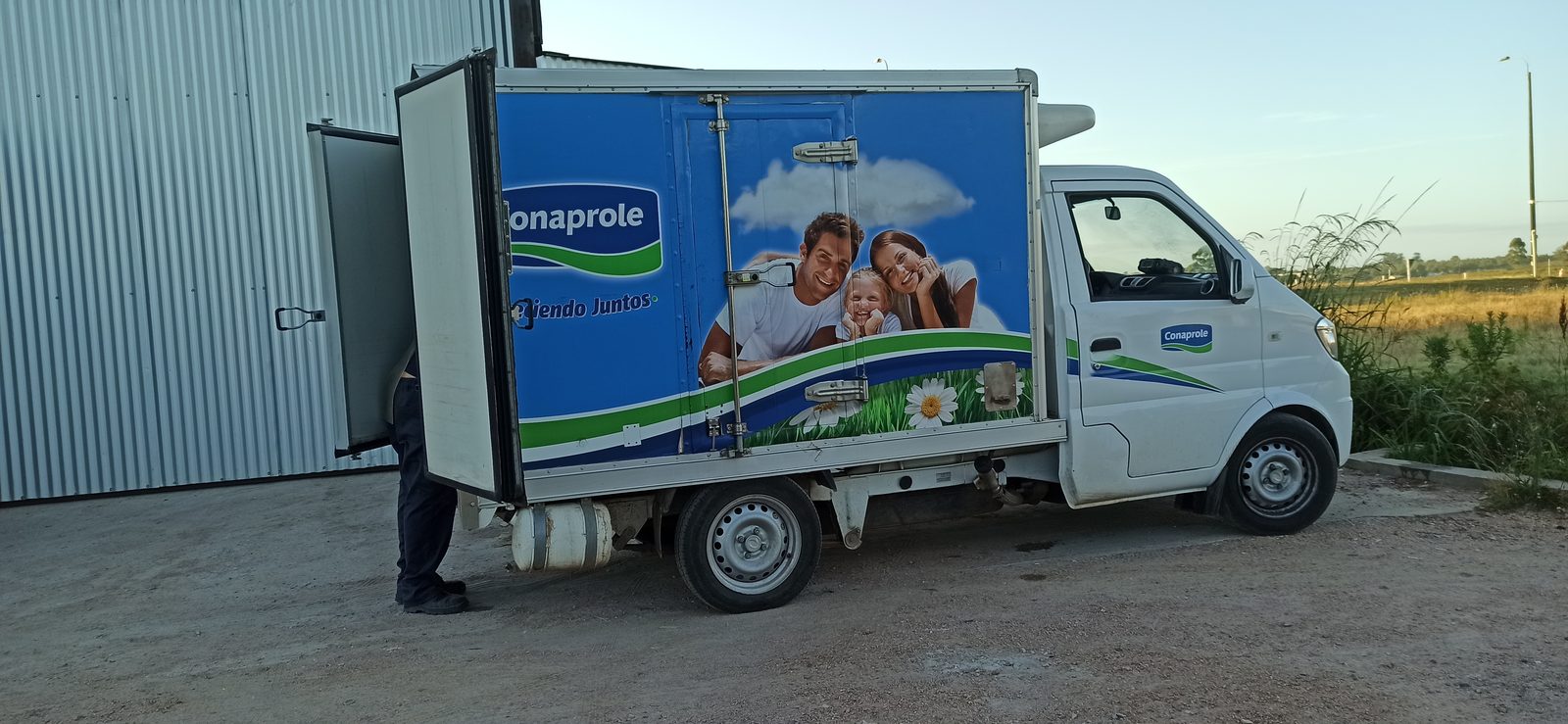 Furgón refrigerado Conaprole de Multilácteos 33